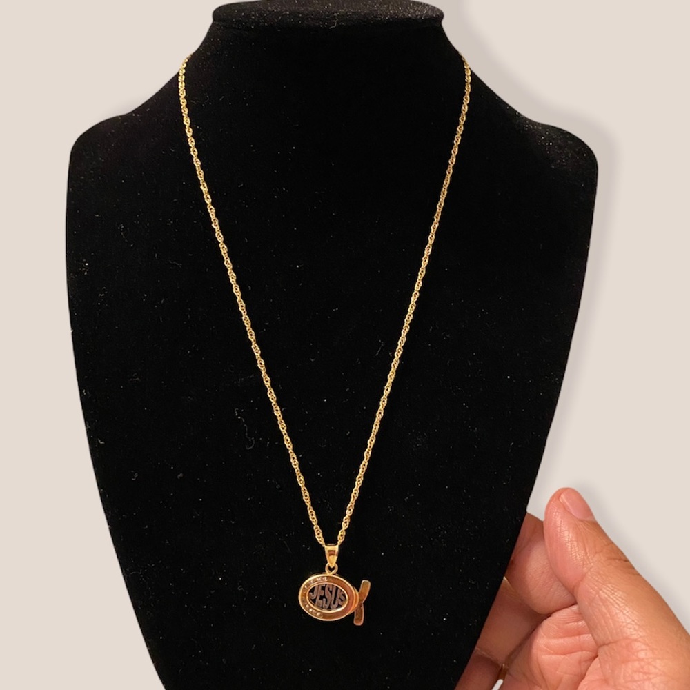 Authentic 18K Saudi SolidGold necklace with pendant